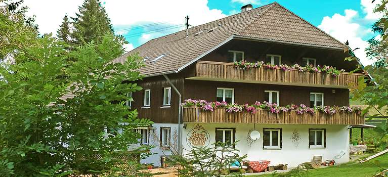 Haus Hotzenwald / Ferien auf dem Bauernhof / Fewos & Zimmer / Südschwarzwald