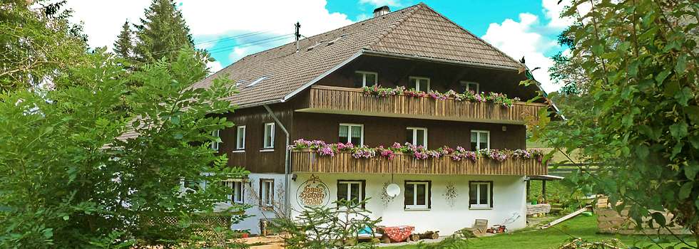 Haus Hotzenwald / Ferien auf dem Bauernhof / Fewos & Zimmer / Südschwarzwald